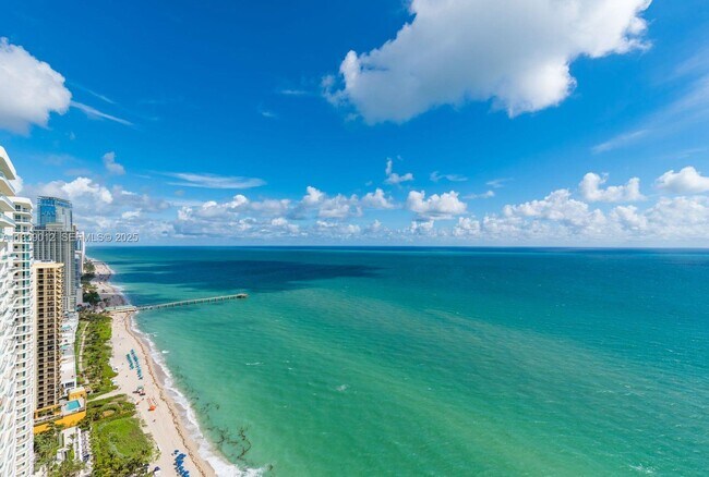 Building Photo - 16001 Collins Ave