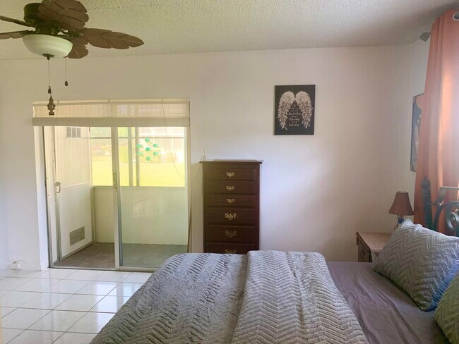 Building Photo - 315 Camden M