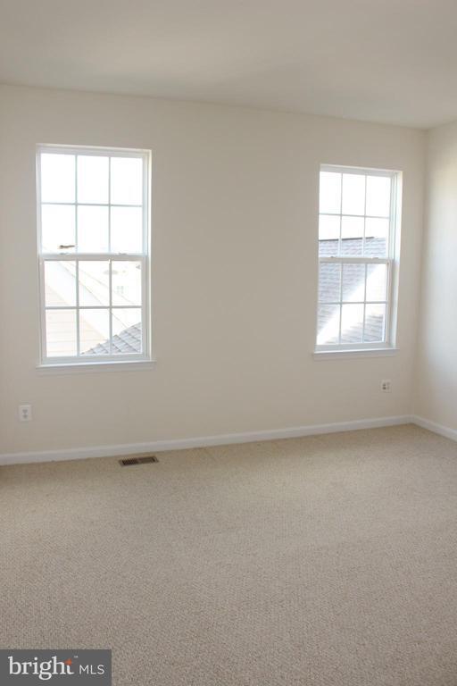 Building Photo - 13570 Village Green Dr