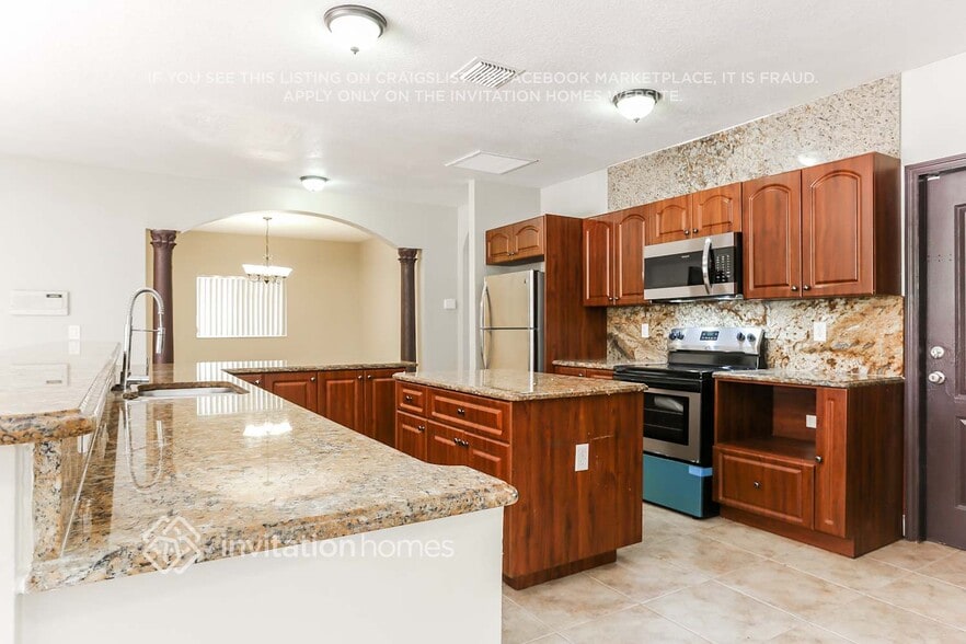 Building Photo - 15650 SW 13th Terrace