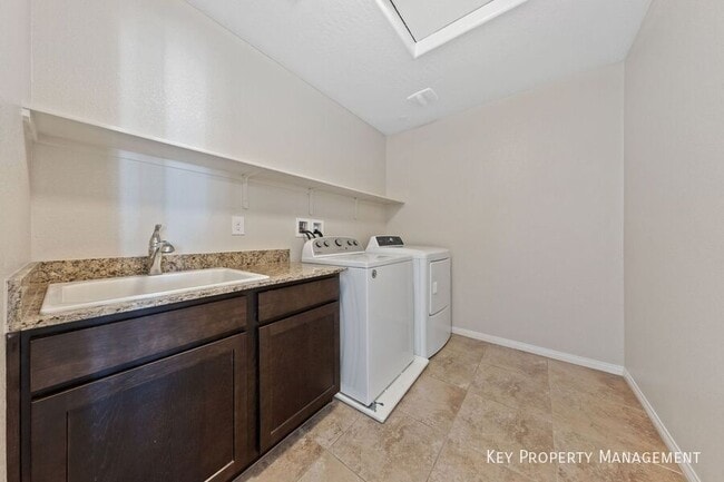 Building Photo - 2324 Mundare-