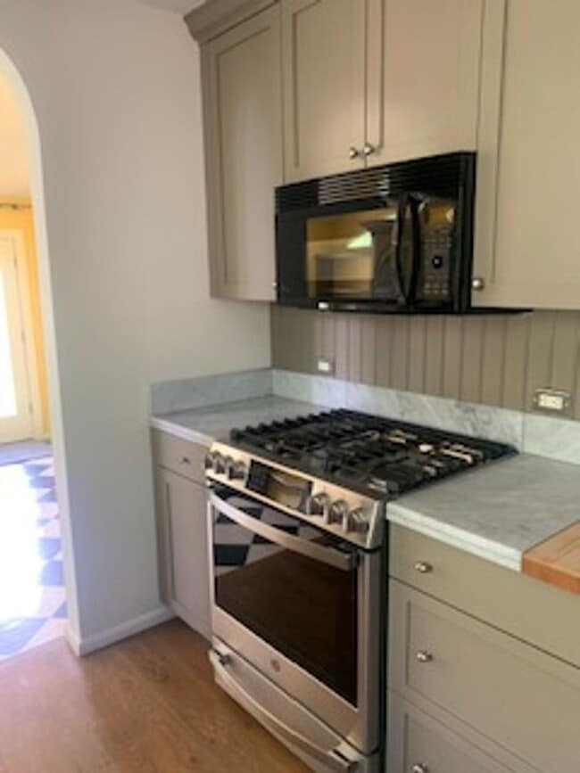 Building Photo - Beautiful 4 Bedroom 2.5 Bath home in Sun Valley