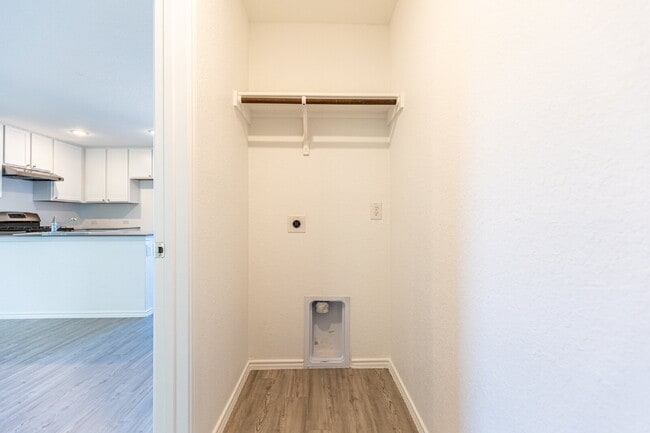 Building Photo - 9143 Coronal Rings