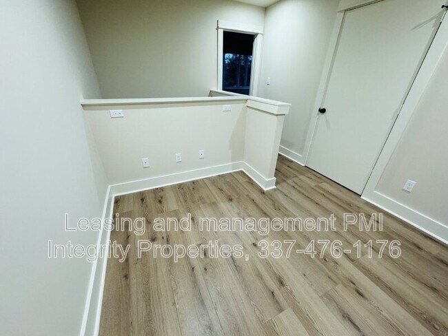 Building Photo - 136 Greentree Dr