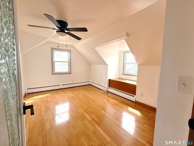 Building Photo - 91 Enright St