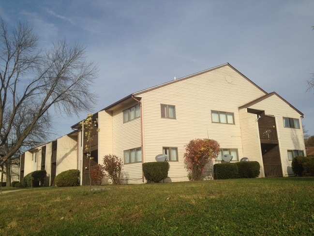 Building Photo - Royal Arms