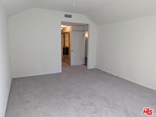 Building Photo - 100 N Wetherly Dr