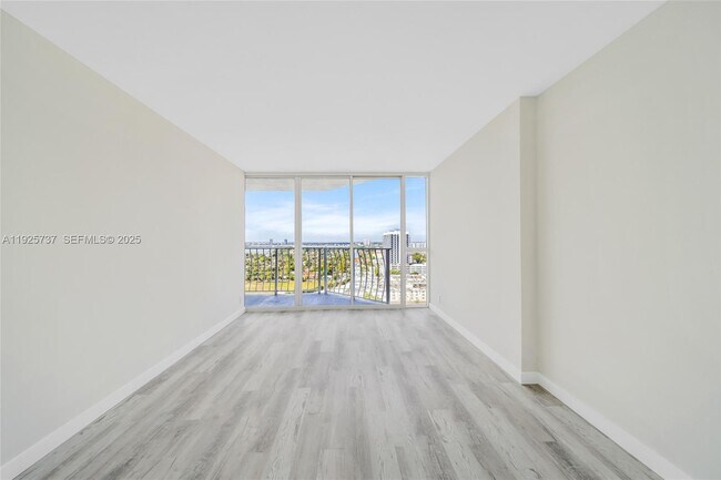 Building Photo - 7601 E Treasure Dr