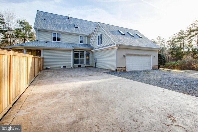 Building Photo - 710 Parrish Farm Ln