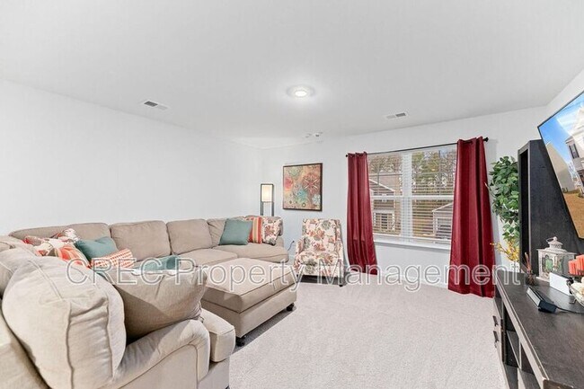 Building Photo - 657 Ladywood Dr