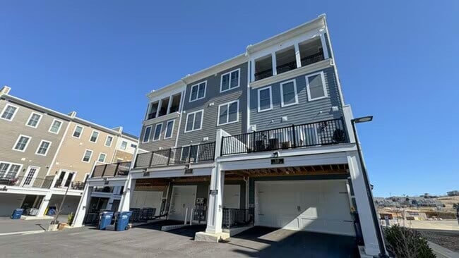 Building Photo - Gorgeous Townhome For Rent in the heart of...