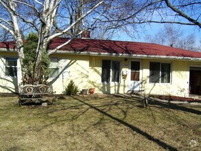 Building Photo - 3 Bedroom with basement!