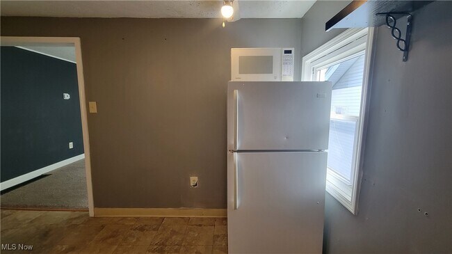 Building Photo - 3334 W 129th St