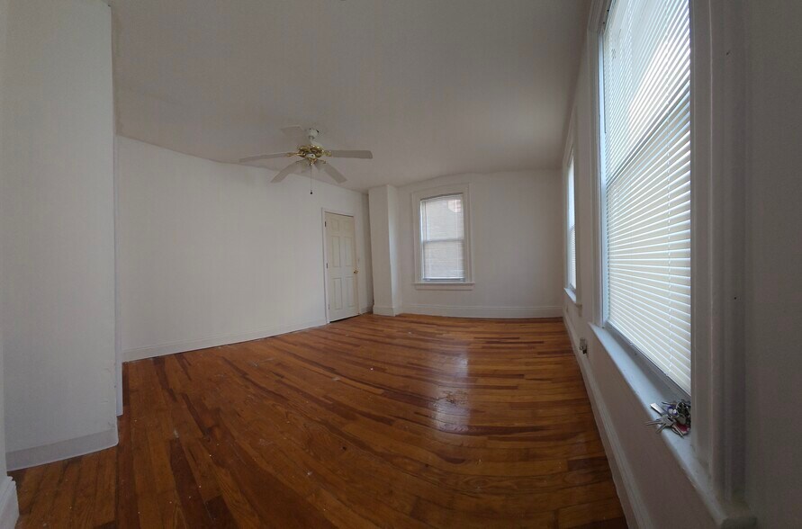 Living room - 41 Collins St