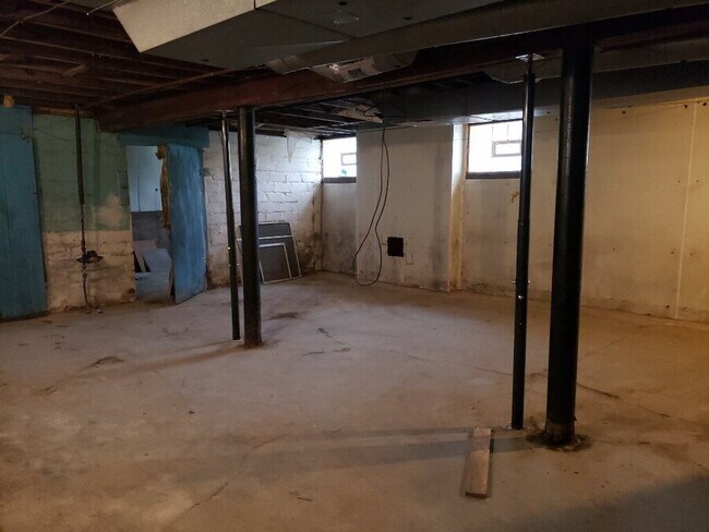 Building Photo - 3657 Chelton Rd
