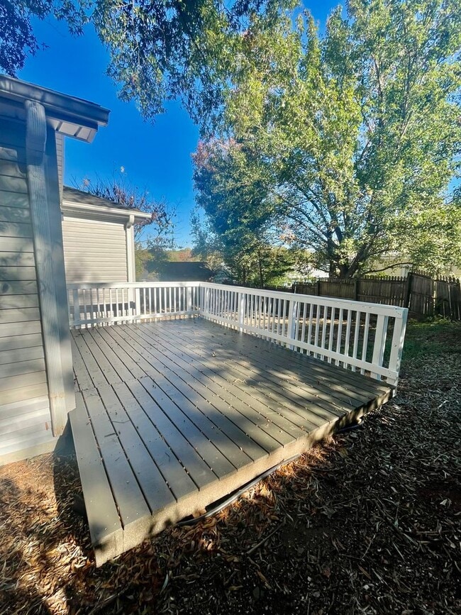 Building Photo - Welcome to this charming 3-bedroom, 1-bathroom home located in the desirable Fort Mill, SC.