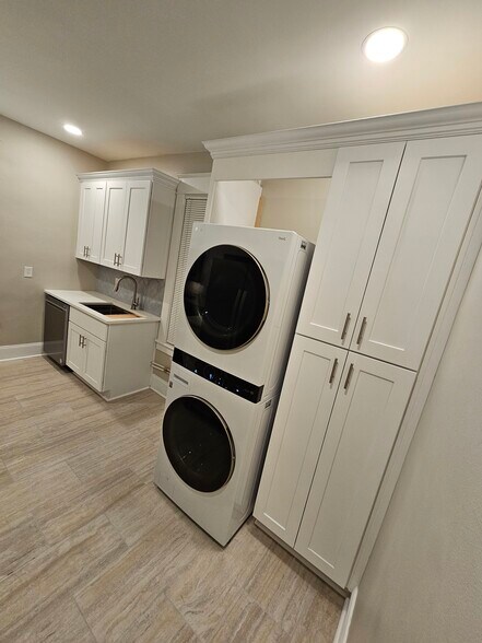 Building Photo - 815 Maury Ave