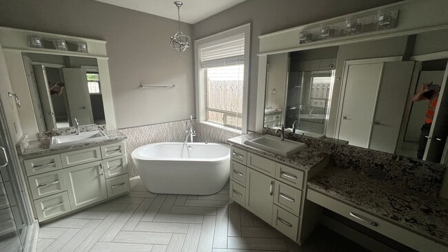 Building Photo - VIDEOTOUR: Executive-Style Custom Home, Incredible Quality! PETS WELCOME