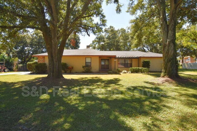 Primary Photo - 1715 High Point Dr