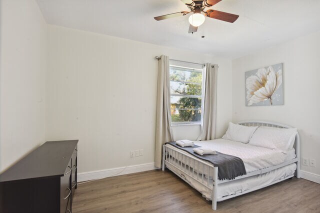 STAGED PHOTO - 813 W Magnolia St