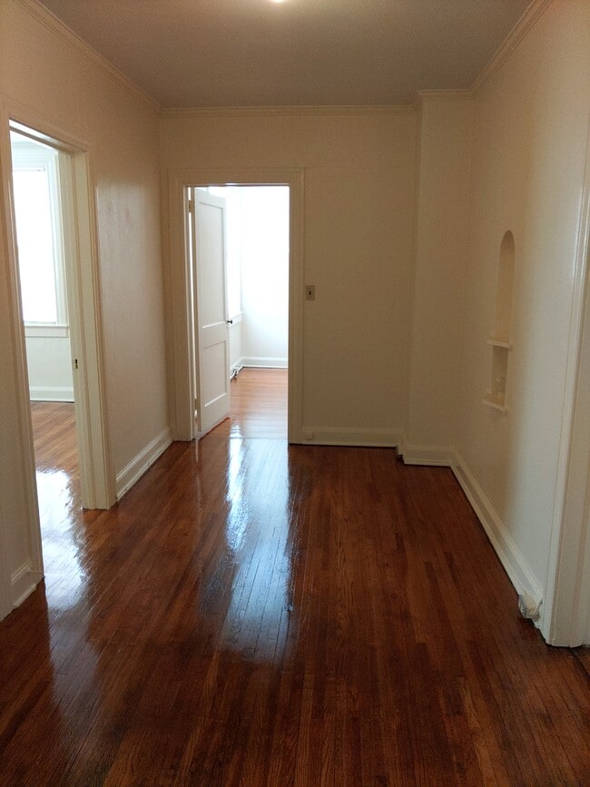 Building Photo - 220 E Montgomery St