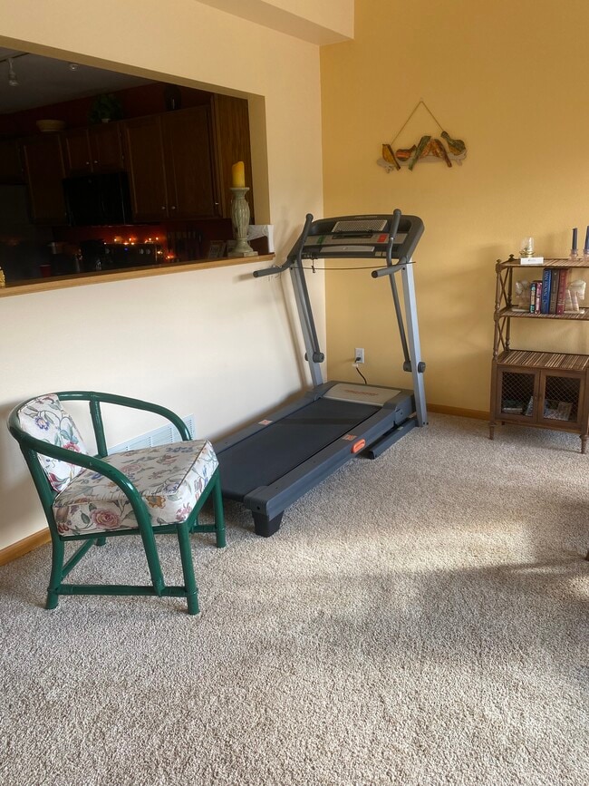 Use of Treadmill included - 1861 Raven Ave