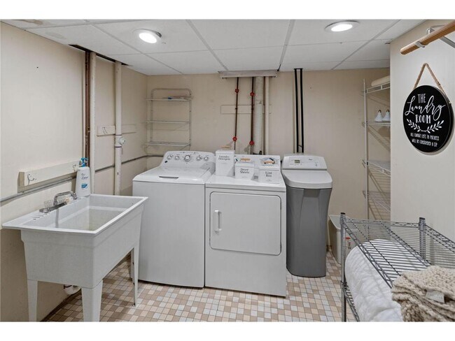 Building Photo - 2721 29th Ave NE