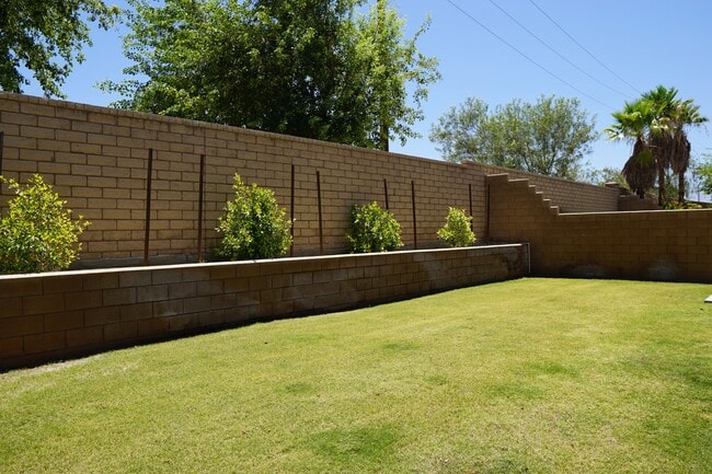 Building Photo - 73467 Travers St