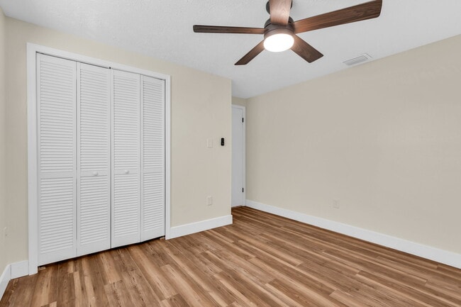 Building Photo - 4233 Mesa Dr