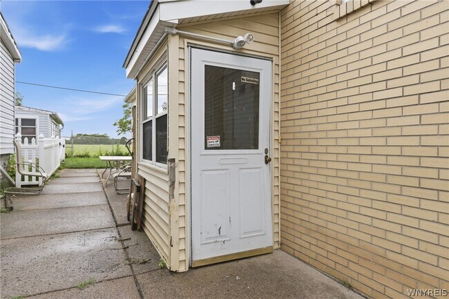 Building Photo - 56 Awood Pl