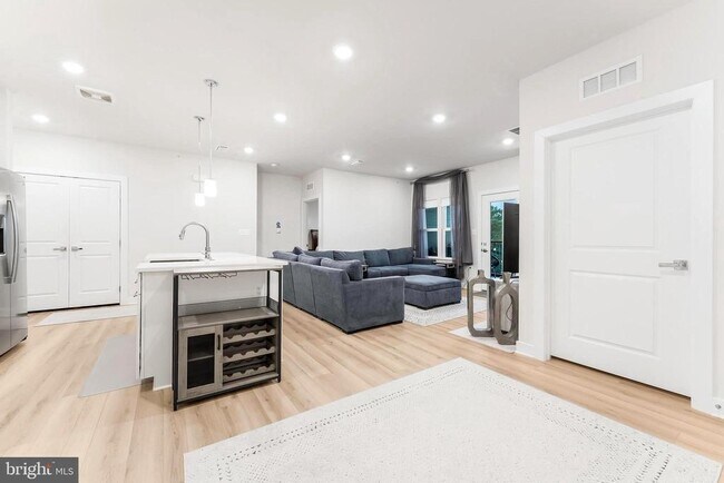 Building Photo - 12875 Mosaic Pk Wy