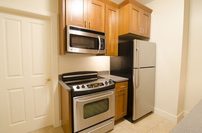 Building Photo - 404 Marlborough St