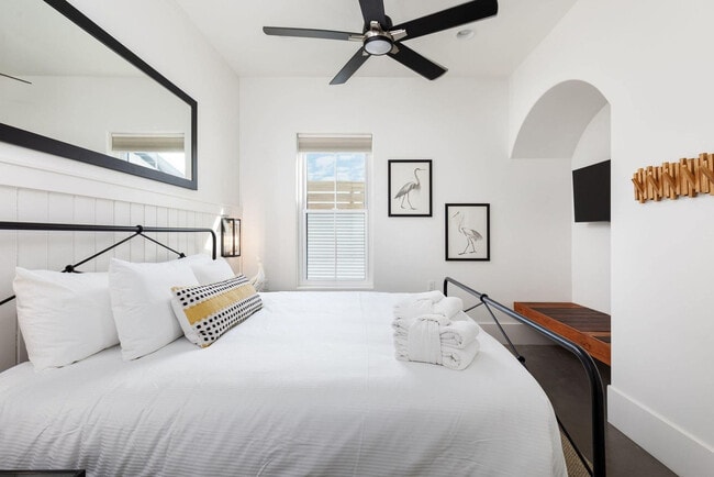 Building Photo - 218 George C Wallace Blvd