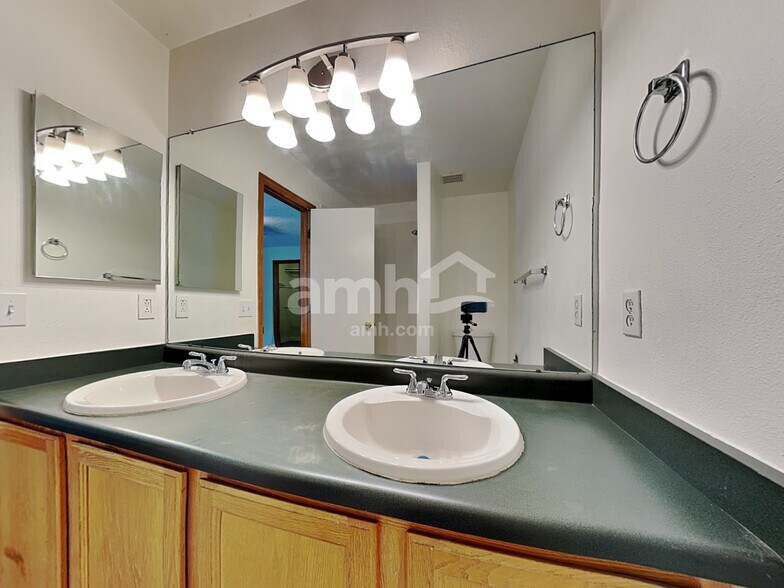 Building Photo - 4077 Ensenada St