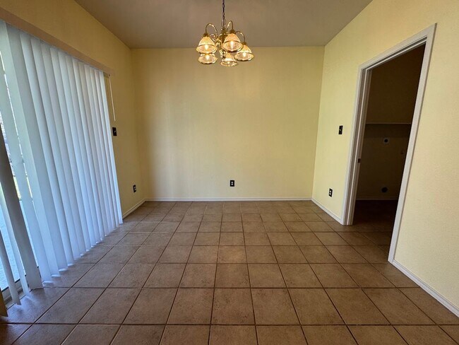 Building Photo - 217 Tepee Dr