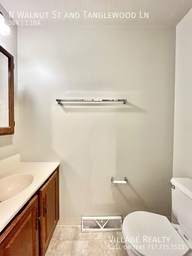 Building Photo - 492 N Walnut St