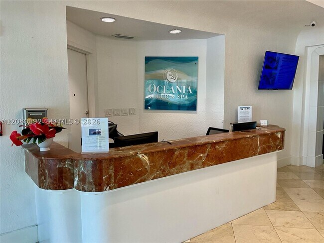Building Photo - 16445 Collins Ave