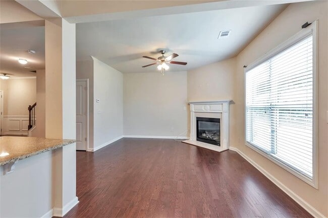 Building Photo - 2755 Maple Park Pl