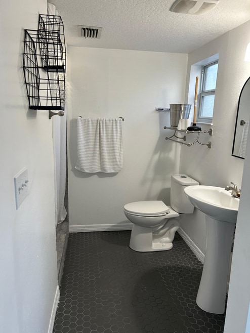 Building Photo - 1709 Furey Dr