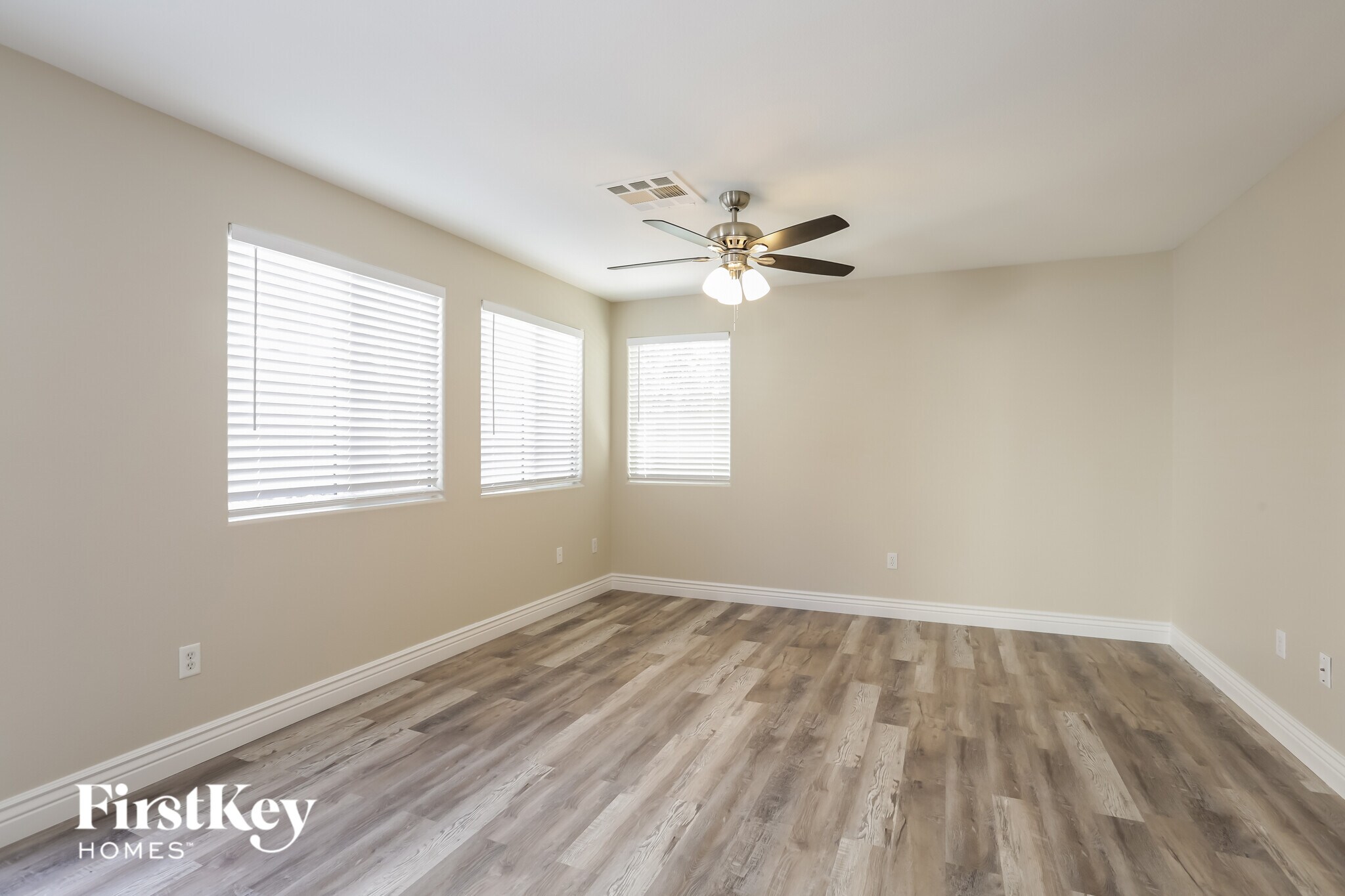 Building Photo - 5681 Woods Crossing St