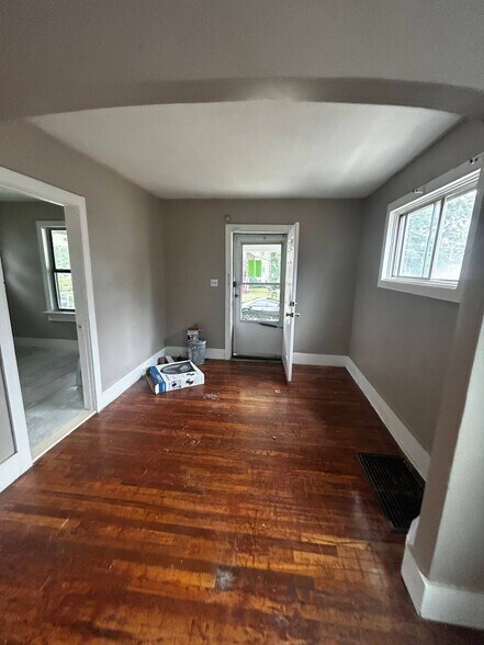 Building Photo - 2519 Crescent Ave