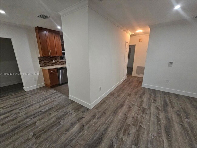 Building Photo - 425 NE 109th St