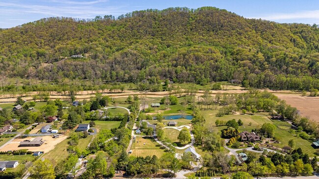 Building Photo - 800 Cane Creek Rd
