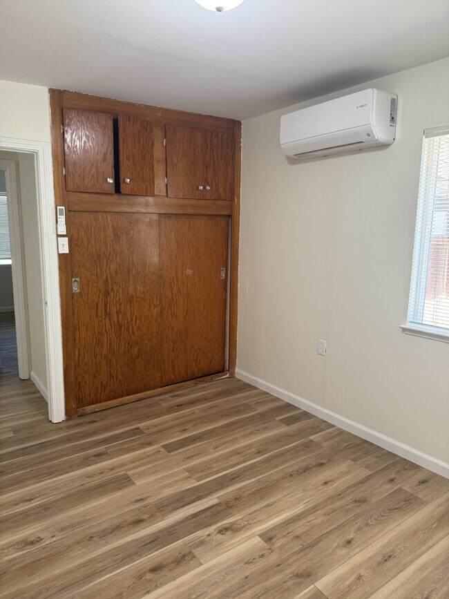 Building Photo - Charming 3-bedroom, 2-bathroom home located in the heart of Brentwood