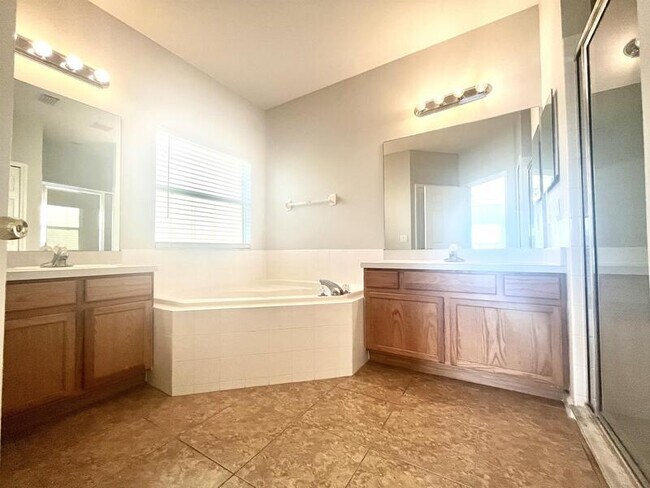 Building Photo - 414 Fern Lake Dr