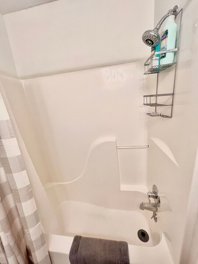 Building Photo - 707 Bagwell Ct