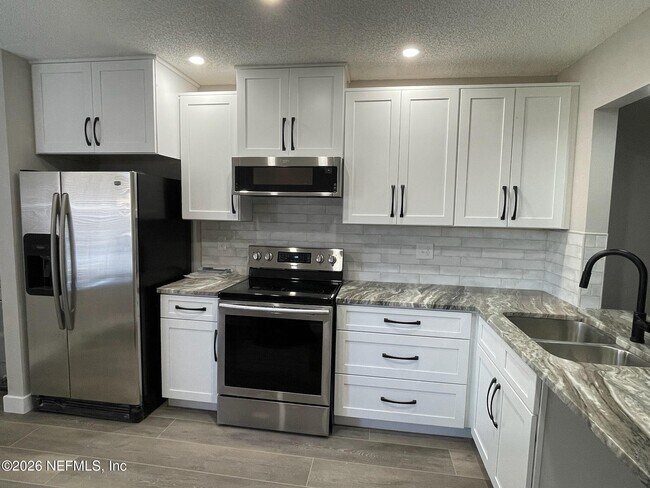 Building Photo - 2074 Sea Hawk Dr E