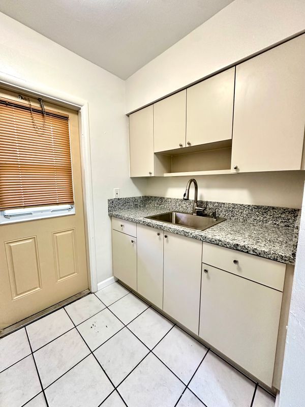 Building Photo - 15002 NE 11th Ct