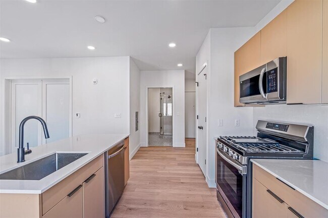 Building Photo - 293 Fairmount Ave