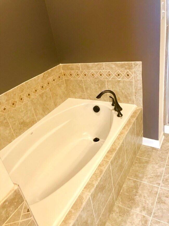 Building Photo - Spacious 2 BR/2.5 BA Townhome in Beltsville!